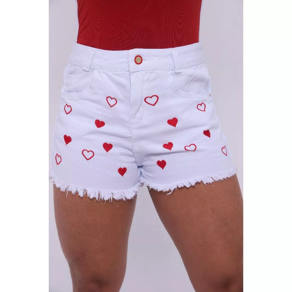Short jeans feminino branco cintura alta com bordado de corações - Desconto especial
