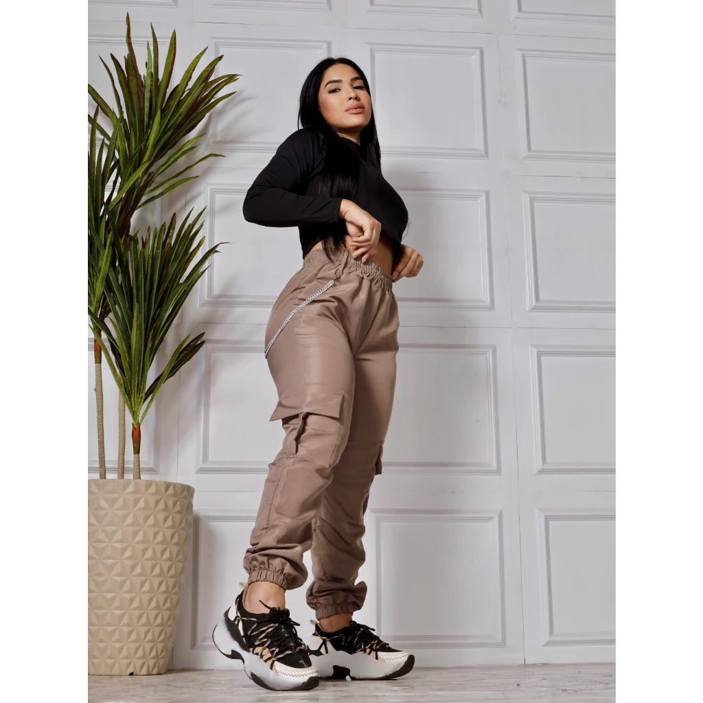 Calça Cargo Feminina Tactel com Corrente | Conforto e Estilo